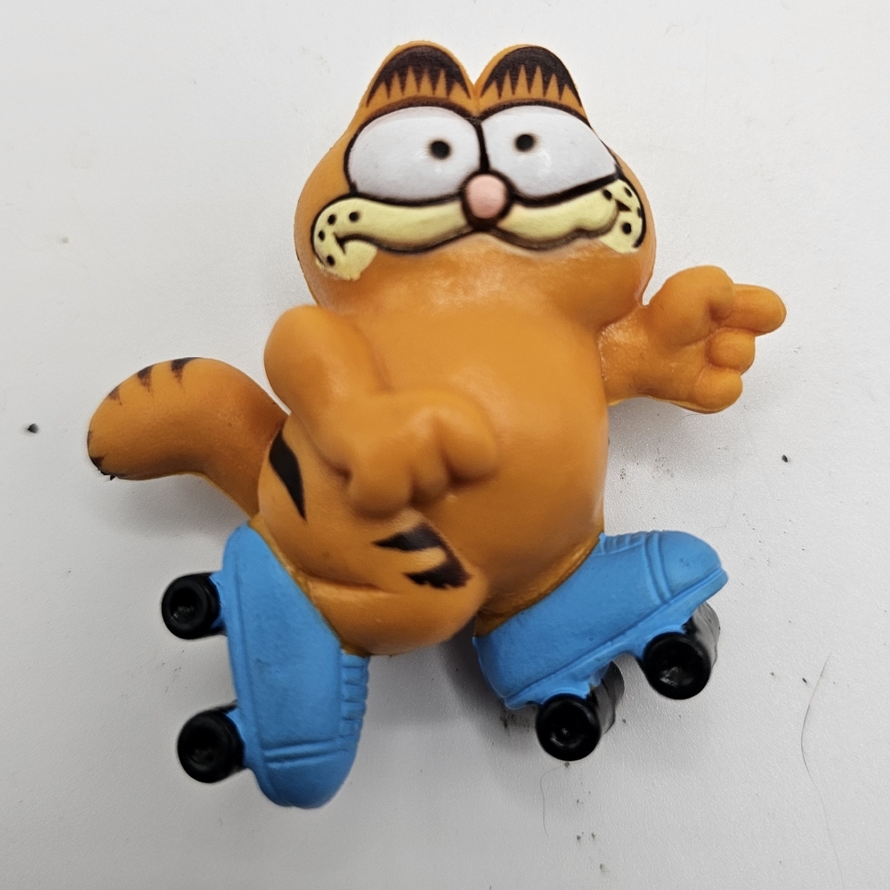 Vtg 1980s United Syndicate vtg Garfield roller skates skating toy Figurine 3"